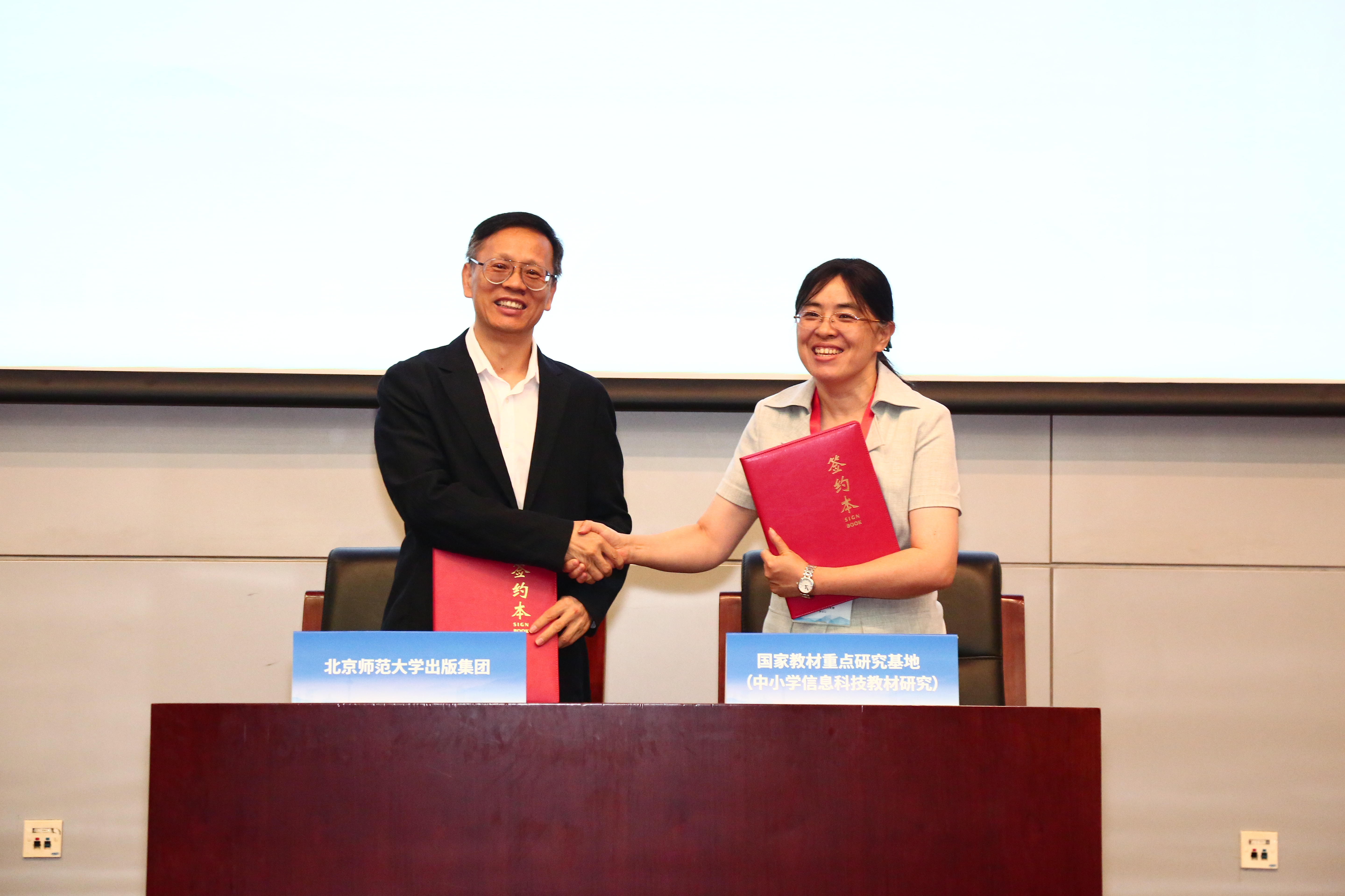 签约1.jpg