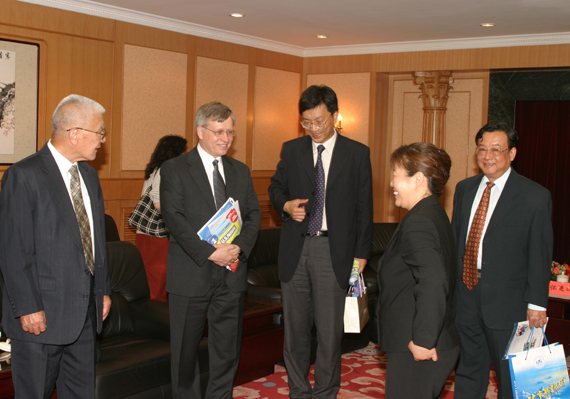 美国西弗吉尼亚大学理工学院代表团来访