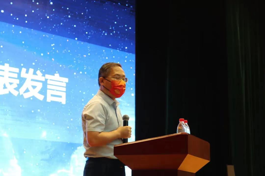导师代表肖立峰讲话