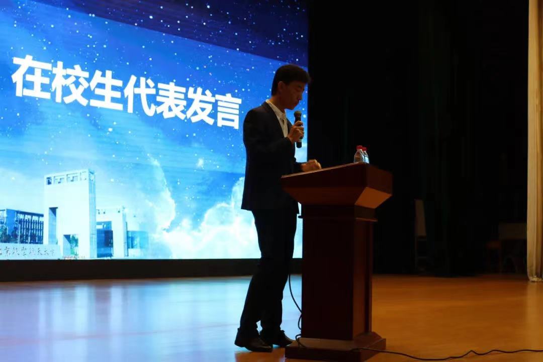 在校生代表发言