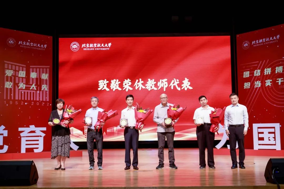 张光颁奖.jpg